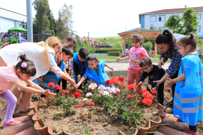 Çiftlikköy’de minik öğrenciler kompostu öğrendi