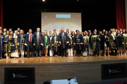 Yalova Üniversitesi Hemşirelik Bölümü’nün ilk mezunlarını coşkulu törenle uğurladı