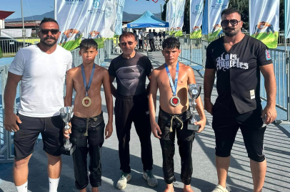 Altınovalı güreşçiler, Kocaeli’ndeki turnuvaya damga vurdu