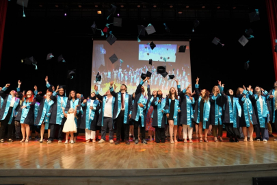 Yalova Üniversitesi’nde Lisansüstü Mezuniyet Töreni Coşkuyla Kutlandı