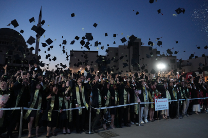 Yalova Üniversitesi mezunlarını uğurladı