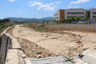 Hastanenin altındaki sızıntı su şebekesi çıktı