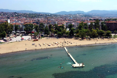 Akasya Plajı’nda kapsamlı temizlik ve yenileme çalışması yapıldı