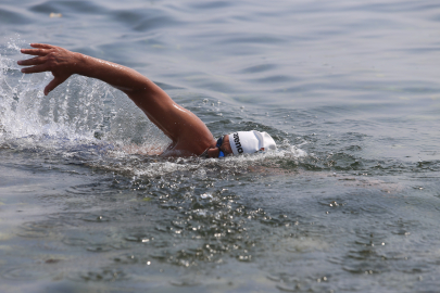 Armutlu’dan Mudanya’ya 12 kilometre yüzdüler