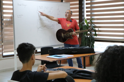 Çiftlikköy Belediyesi’nin gitar kurslarına büyük ilgi