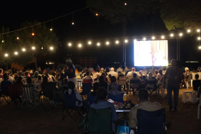 Altınova’da açık hava sinema günlerine yoğun ilgi gösterildi