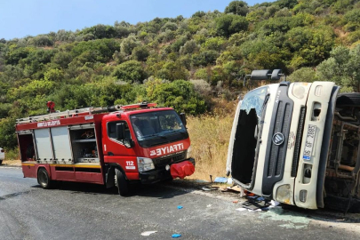 Yalova Armutlu’da kontrolden çıkan kamyon yan yattı