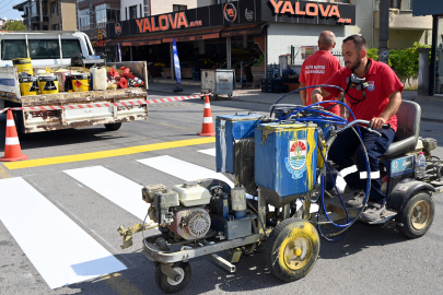 Yalova'da okulların etrafındaki yaya yol çizgileri yenileniyor