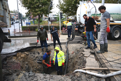 Yalova Belediyesi su patlaklarına anında müdahale ediyor