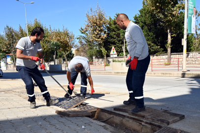 Yalova’da yağmur suyu ızgaraları temizleniyor