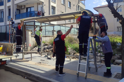 Yalova Belediyesi’nden duraklara bakım ve onarım çalışması