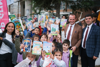 Başkan Yele ve Kaymakam Ada’dan Kitap Günleri’ne ziyaret