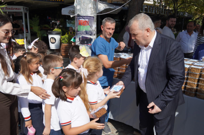 Armutlu’da sokak hayvanları için kermes düzenlendi