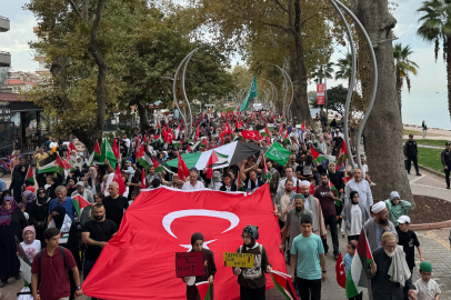 Yalovalılar işgali protesto için yürüdü