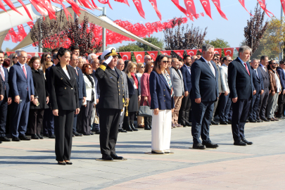 Yalova'da Cumhuriyet Bayramı kutlamaları çelenk töreni ile başladı