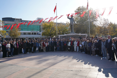 CHP Yalova Atatürk Anıtına çelenk sundu