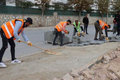 Yalova Radar Caddesi’nde tretuvar çalışması yapılıyor