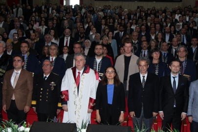 Yalova Üniversitesi’nde Akademik yıl açılış töreni gerçekleştirildi: “Dünyaya açılan bir üniversite olma yolunda ilerliyoruz”