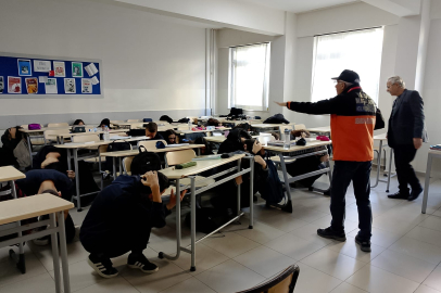 Çiftlikköy Mustafa Kemal Anadolu Lisesi’nde deprem tatbikatı yapıldı