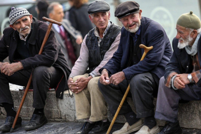 Milyonların merak ettiği soru: Emekli maaşında masadaki rakam ne? 2025 Emekli maaşı