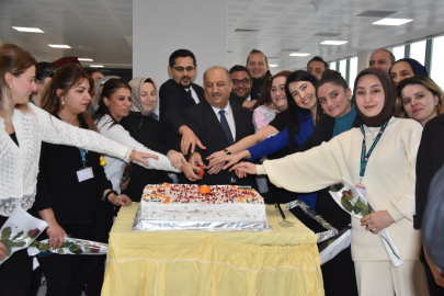 Tıbbi Sekreterler Gününe Pastalı Kutlama