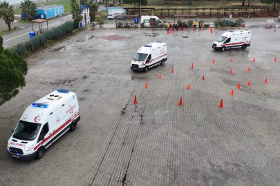 Yalova’da ambulans sürücüleri hünerlerini sergiledi