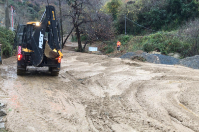 Esenköy’de cadde ve sokaklar çamurla kaplandı