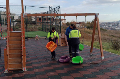 Yalova Belediyesi’nden çocuk parklarına bakım ve onarım