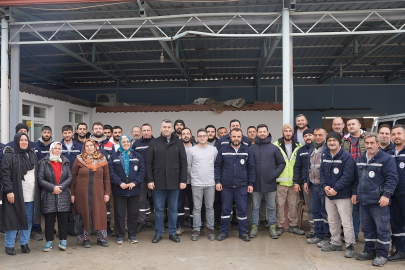 Başkan Tavşan garaj personelinin yeni yılını kutladı