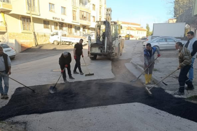 Yalova’da Çınarcık Belediyesi yolları düzeltiyor