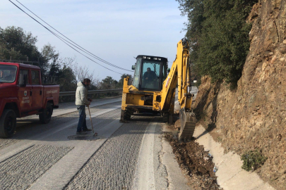 Esenköy’de su giderleri temizlendi