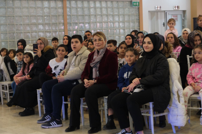 Altınova’da Çocuklar için Büyüleyici Gösteri: “Maydonoz, Sihirbaz’a Karşı” çocuklarla buluştu