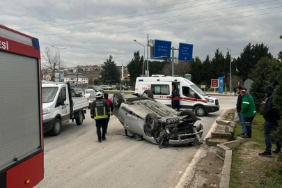 Çınarcık Kavşağı’nda otomobil takla attı: 1 yaralı