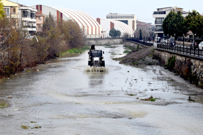 Safran Deresi’nin yatak temizliğine başlandı