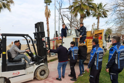 Yalova Gazi Paşa Caddesi’ndeki yiyecek stantları kaldırıldı