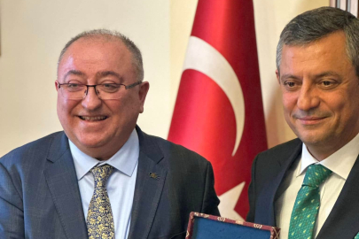 Vefa Salman, CHP Genel Başkanı Özel ile görüştü