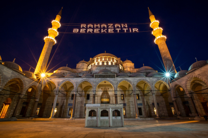 Ramazan ayı bu akşam kılınan ilk teravih namazı ile başlıyor