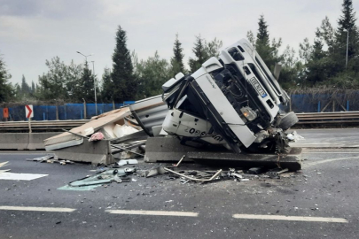 Yalova istikametinde TIR kazası! 1 yaralı