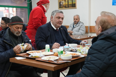 Başkan Mehmet Gürel, orucunu Kent Lokantası’nda açtı